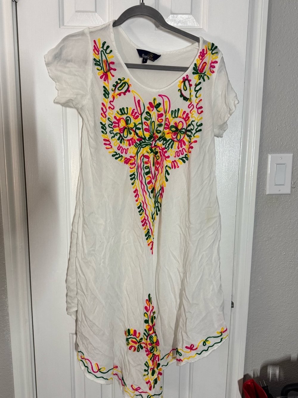 🔥3/$15 Women’s White Embroidered Swim Coverup with Bright Floral Accents large